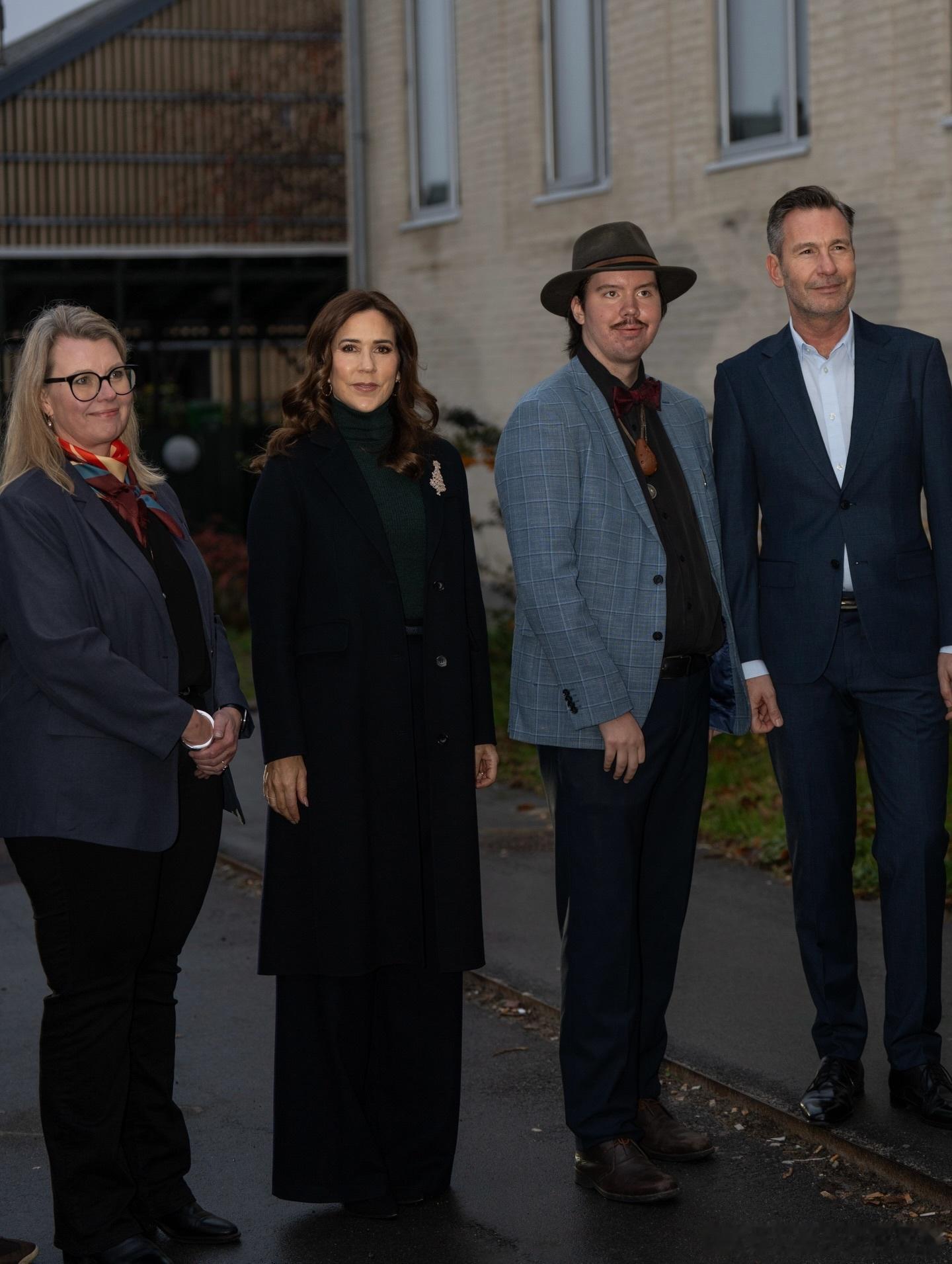 新闻2025.12.3~12.4丹麦王后玛丽分别参观青少年收容所及癌症协会举