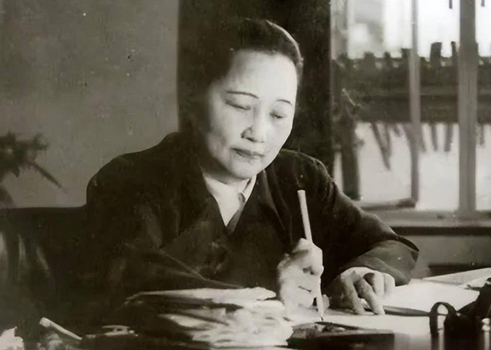 1977年，宋庆龄在她的《追念毛主席》里写道：“毛主席是我一生有幸遇见的，最明