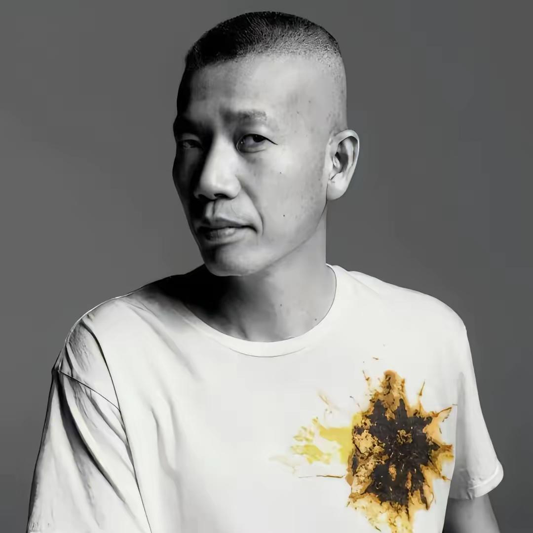 蔡国强，越查越觉得可怕，1万米长导火线，600公斤火药，原来他在1993年就