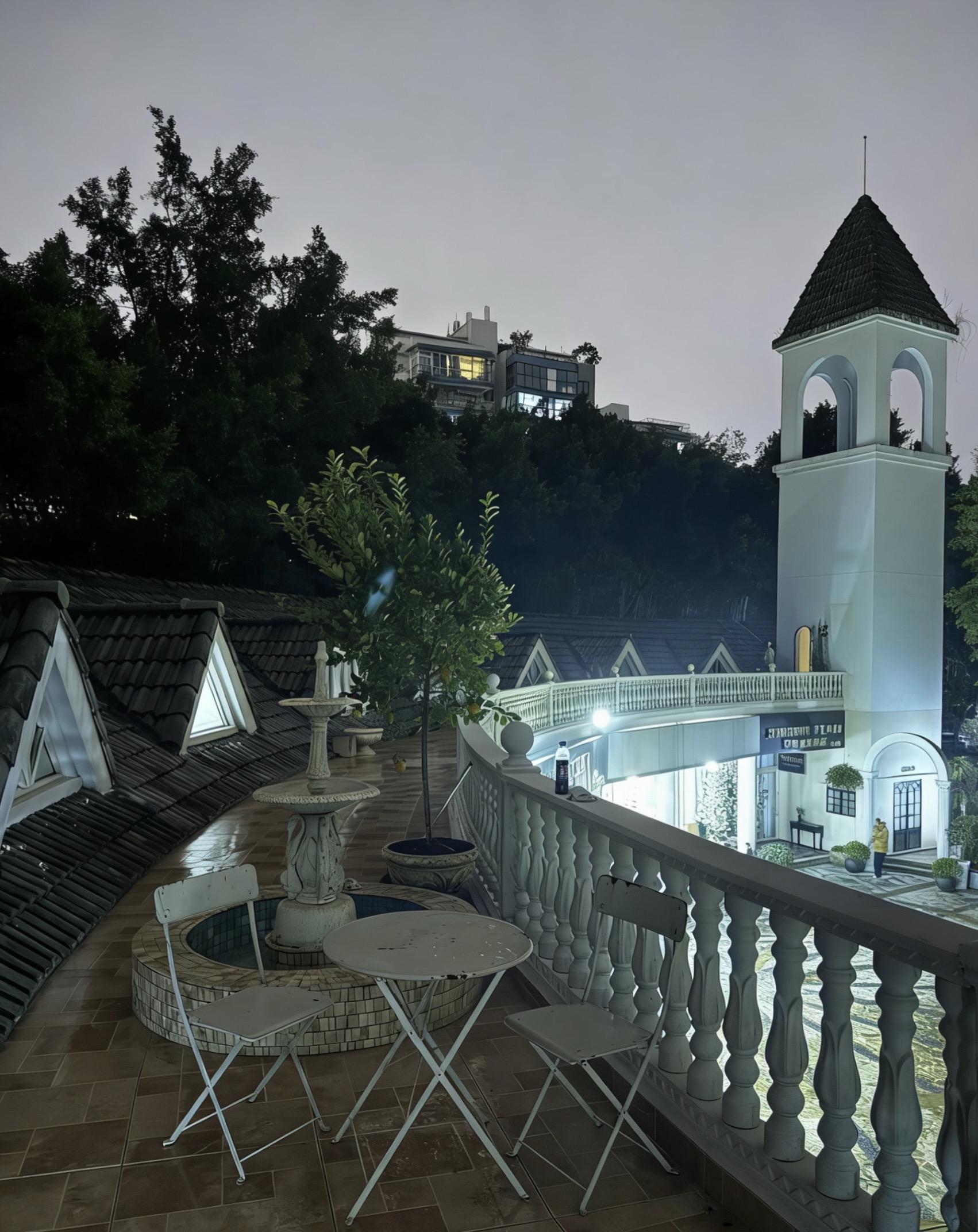 重庆甜甜庄园的另一个角度，夜景也很美。欢迎大家来打卡