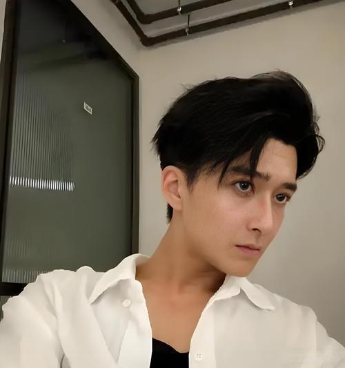 《八千里路云和月》里，军医罗祖良凭什么让人敬佩和喜欢，不仅是因为他大学还没毕业，