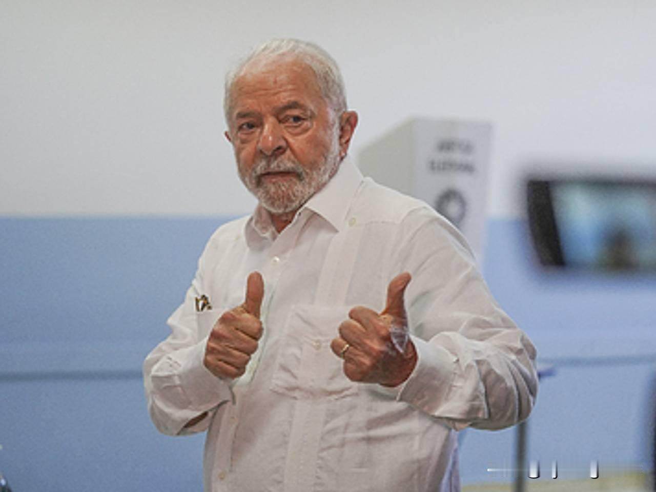 🇧🇷据当地新闻媒体UOL报道，基辅已请求卢拉·达席尔瓦（Lulada