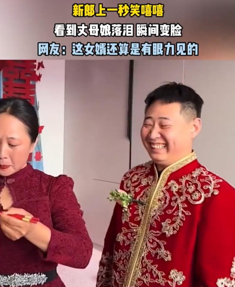 真有眼力见！辽宁，一对新人结婚，接亲现场上，新郎终于把媳妇娶到手，嘴角的笑容根本