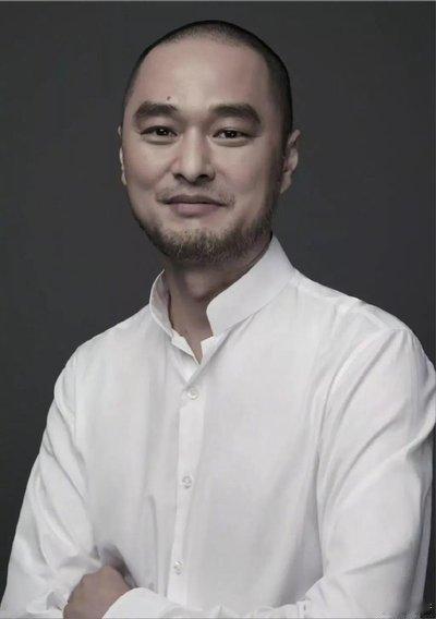 “身家上亿”的北京协和医学博士冯唐，再次抛出惊人“言论”，他说：“没事不要和
