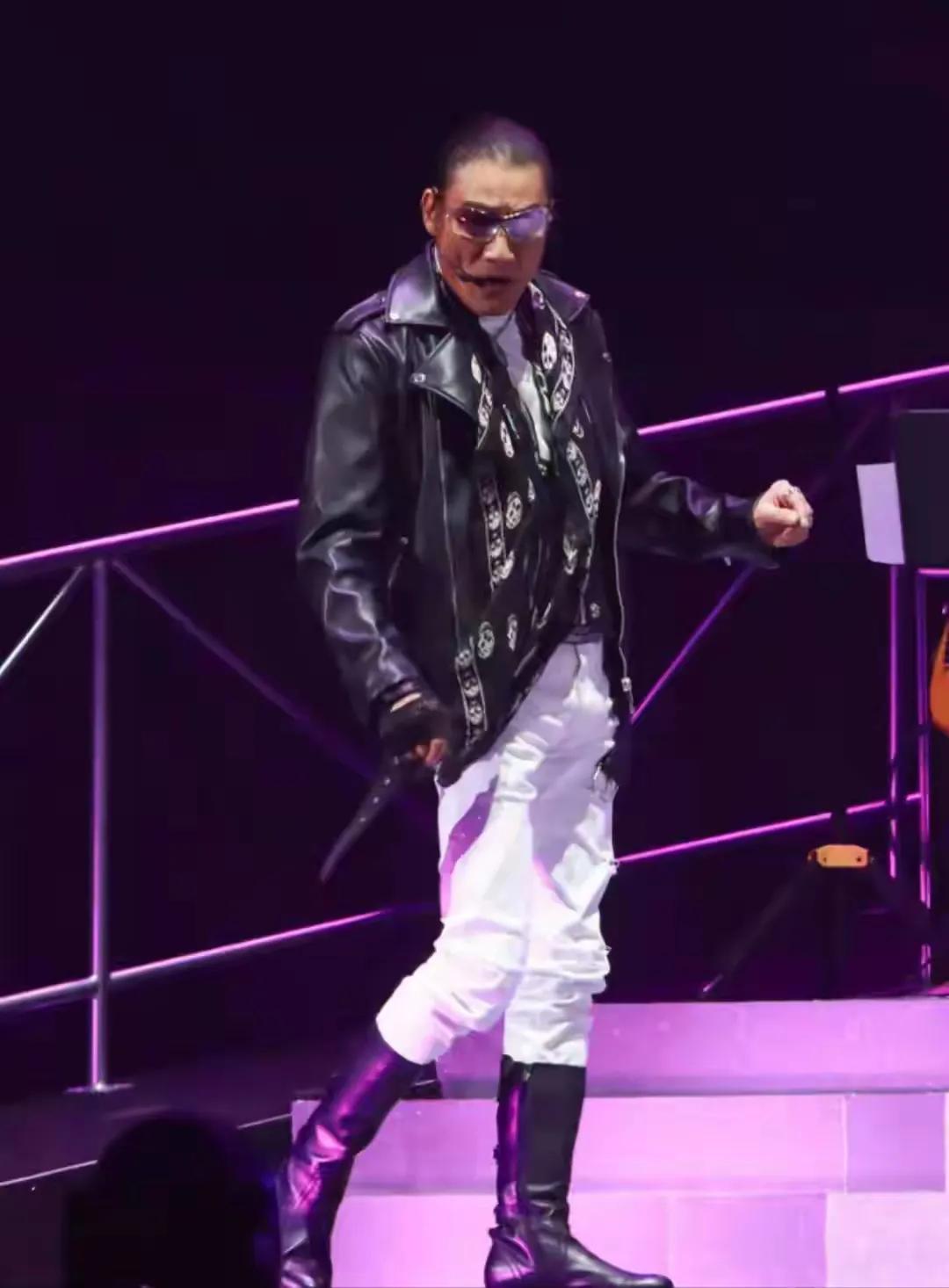 差点以为是谢贤本尊！梁家辉不愧是千面影帝2021年，胡枫举办演唱会，他本想邀请