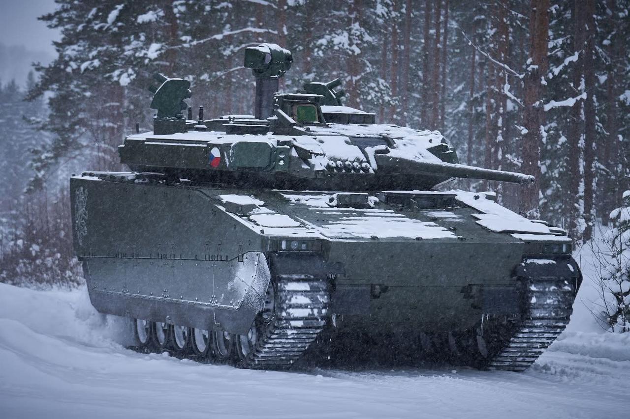 捷克CV9030CZ（Mk.IV）步兵战斗车辆在瑞典与第7机械化旅的步兵一起极寒