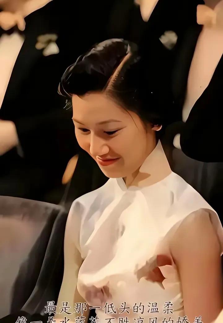 最近听说杨振宁先生去世了，网上爆出三个新发现。第一个是他身高1米78，放在现在也