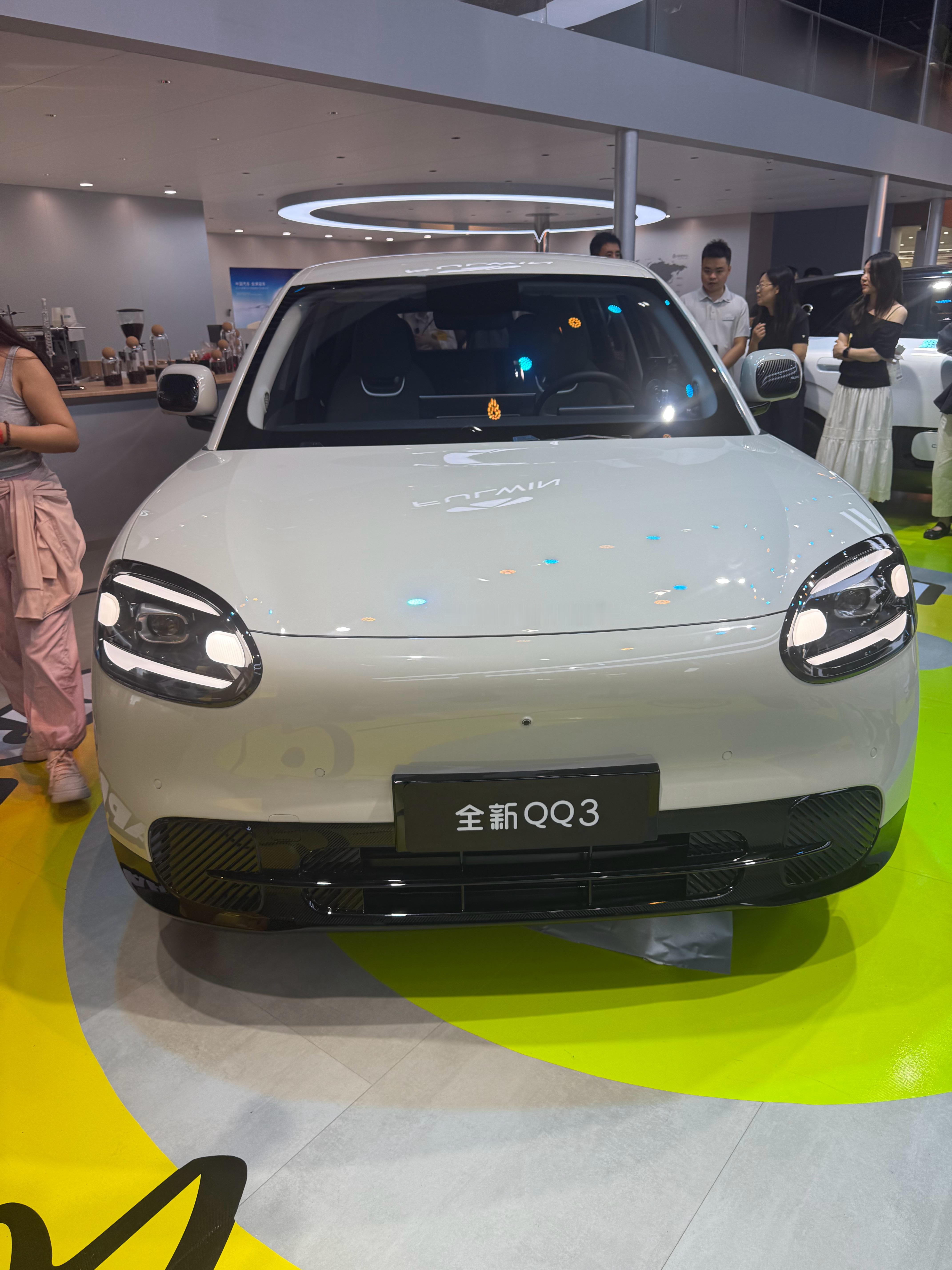 奇瑞全新QQ好可爱啊！精致小车，无论日常代步，还是买菜都很适配。城市通勤，还好停