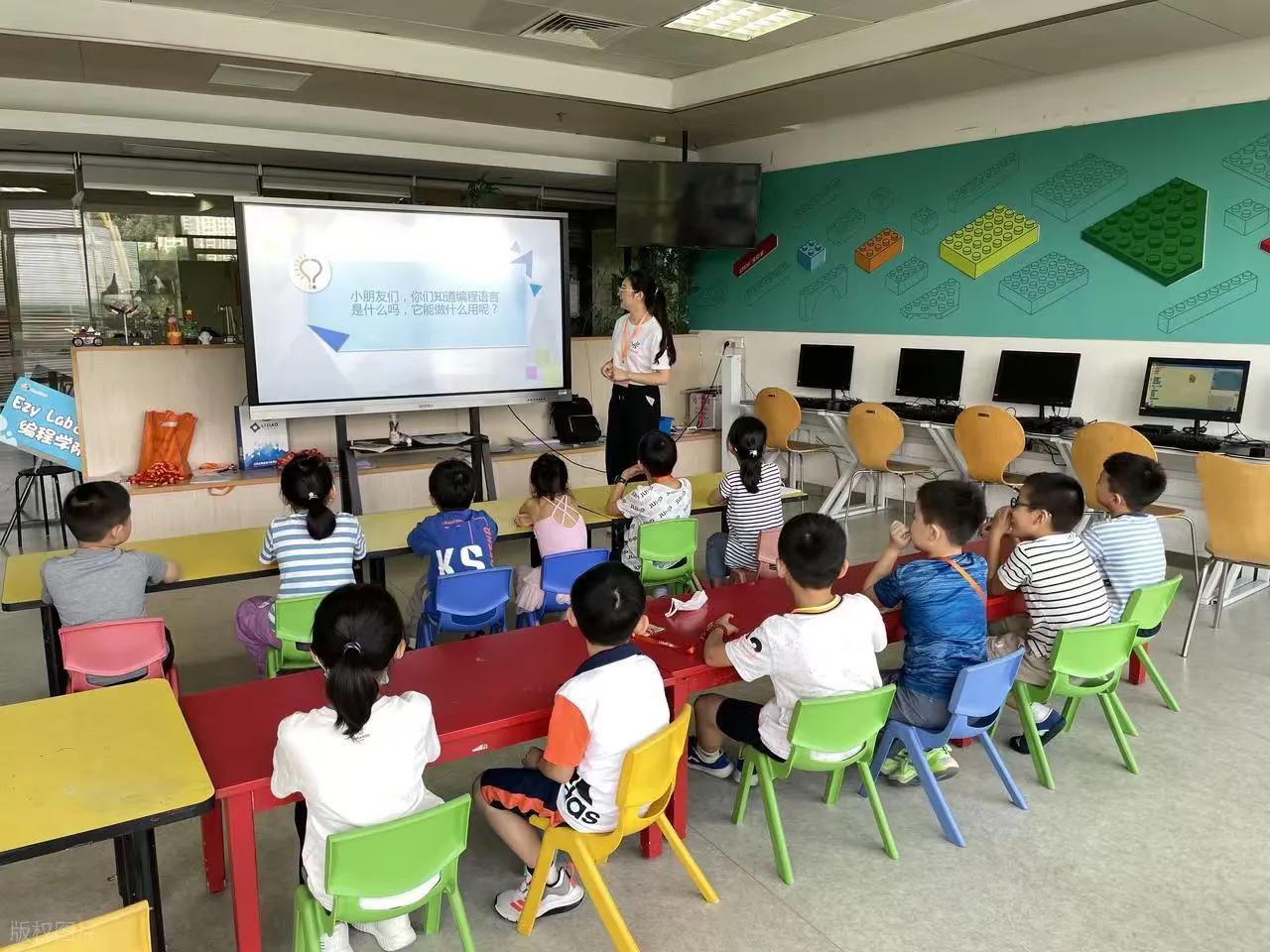 不让教师推销教辅，不让学校统一订购教辅，不让学生带教辅进校园，大家知道原因是什么