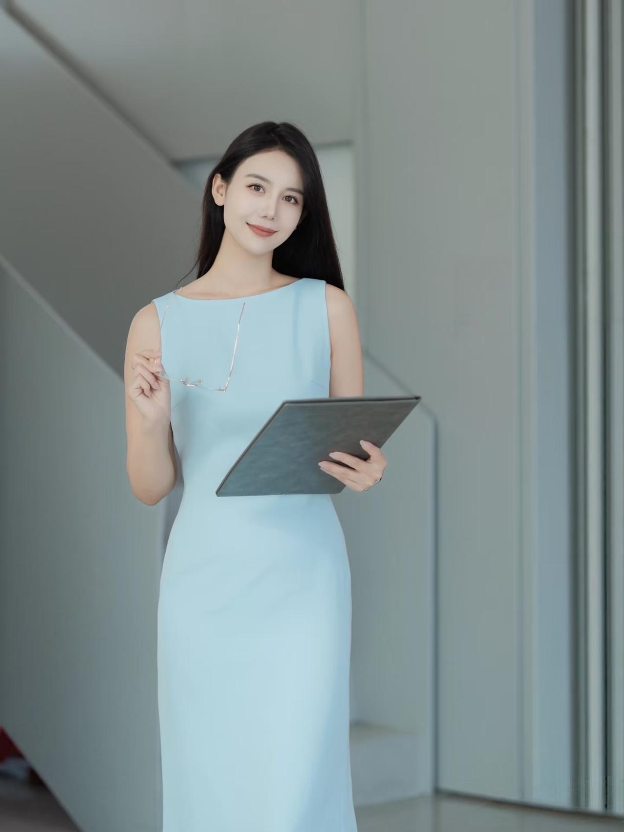 什么样的女人算自然美知性优雅的职场丽人气质，非常漂亮