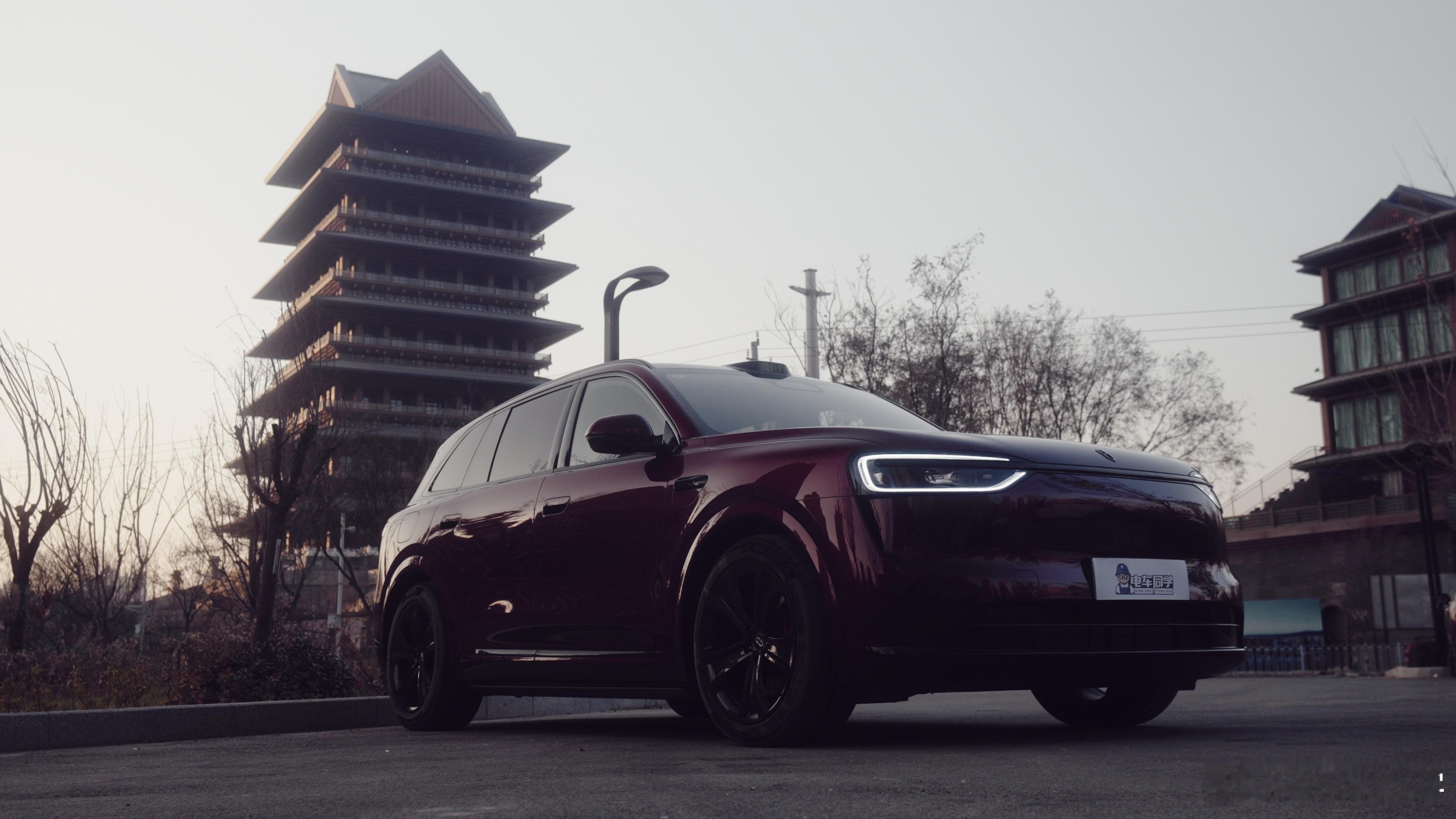 我只能说，长焦就是不一样。姿态好，人也好，是不全新问界m7