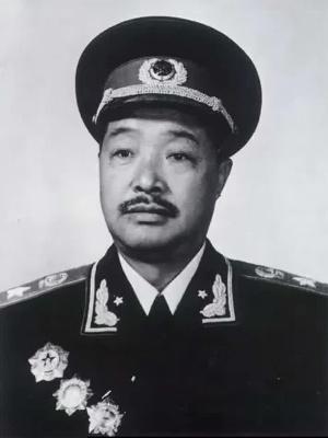 1936年红军胜利会师后，周总理一脸愁容的问贺龙：以后谁来统一指挥大军呢？贺龙当