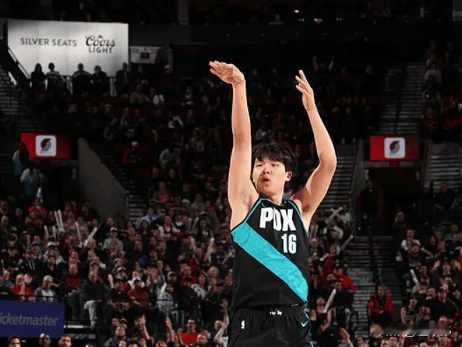 赢得队友认可！阿夫迪亚谈杨瀚森：“他正在变得更好，一直都在进步，我为他高兴。