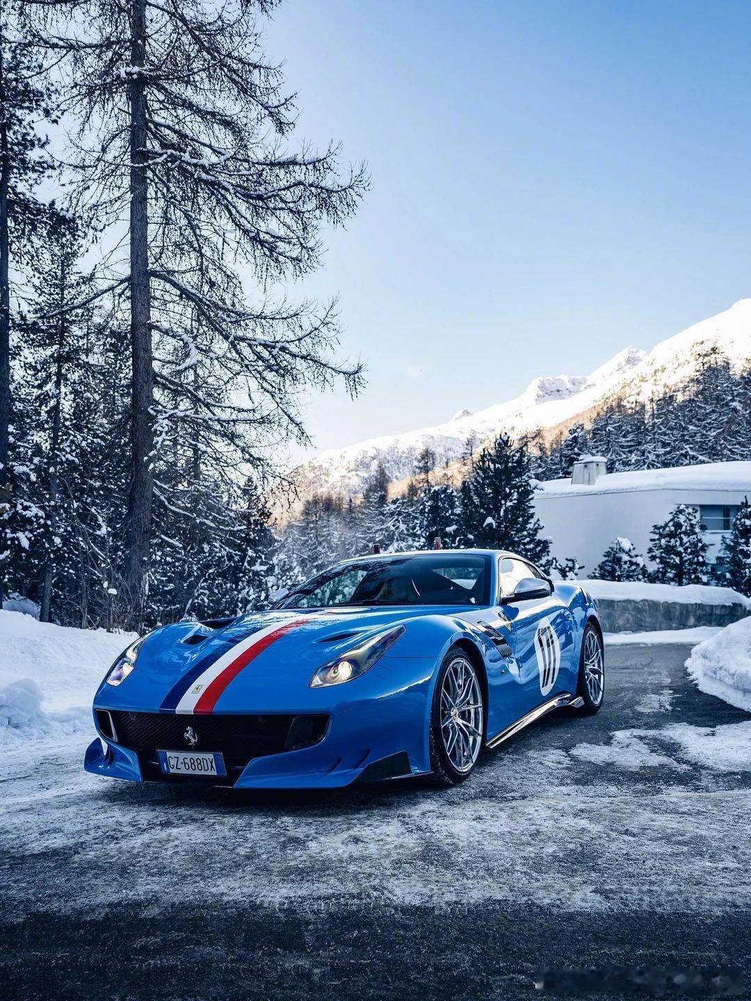 法拉利F12TDF，冰天雪地里的一抹蓝