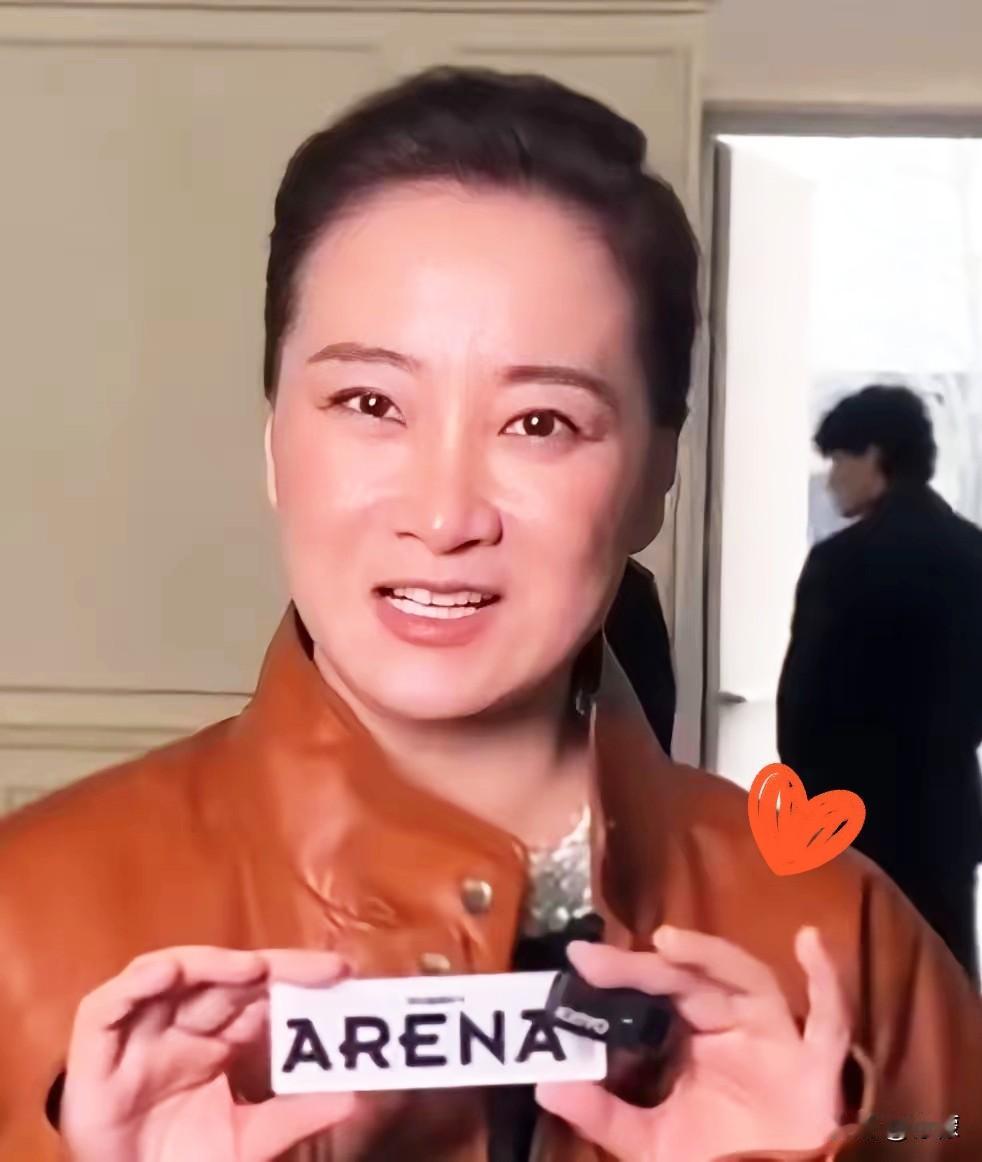 我闺蜜在整容医院上班，她跟我说了个真相，贾玲现在瘦了之后，面部一个最大的改