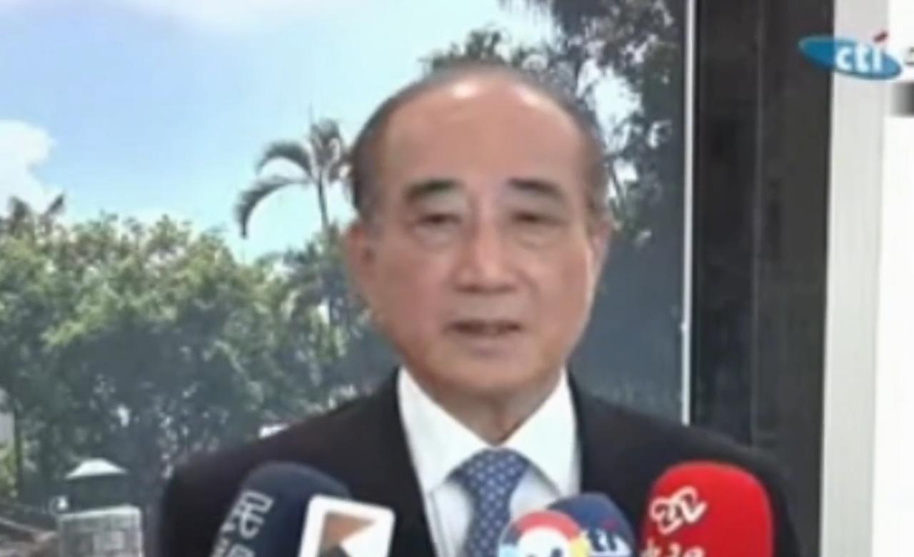 现在回过头去看当时郑丽文今年4月份到大陆访问之前，她为什么是去见蓝营大佬王金平，