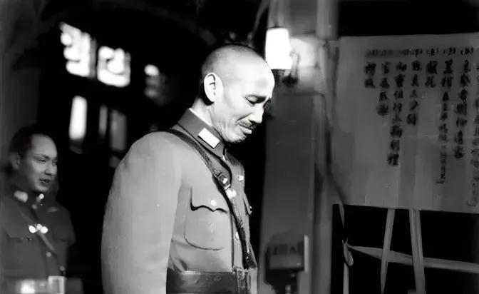 蒋介石为何丢掉大陆？2013年，垂垂老矣的郝柏村在接受记者采访时，谈到这一问题，