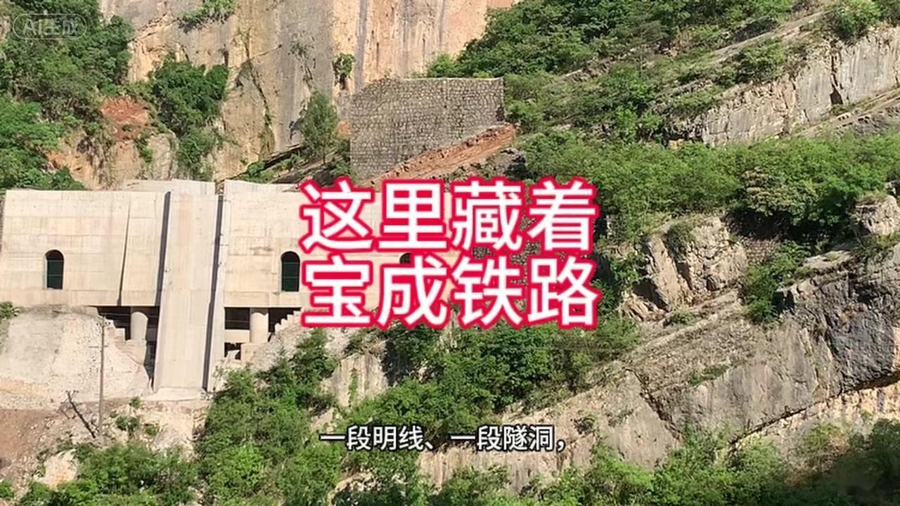 走在明月峡老虎嘴古栈道上，脚下是嘉陵江碧水，头顶压着陡峭悬崖。抬眼望向对面绝壁，