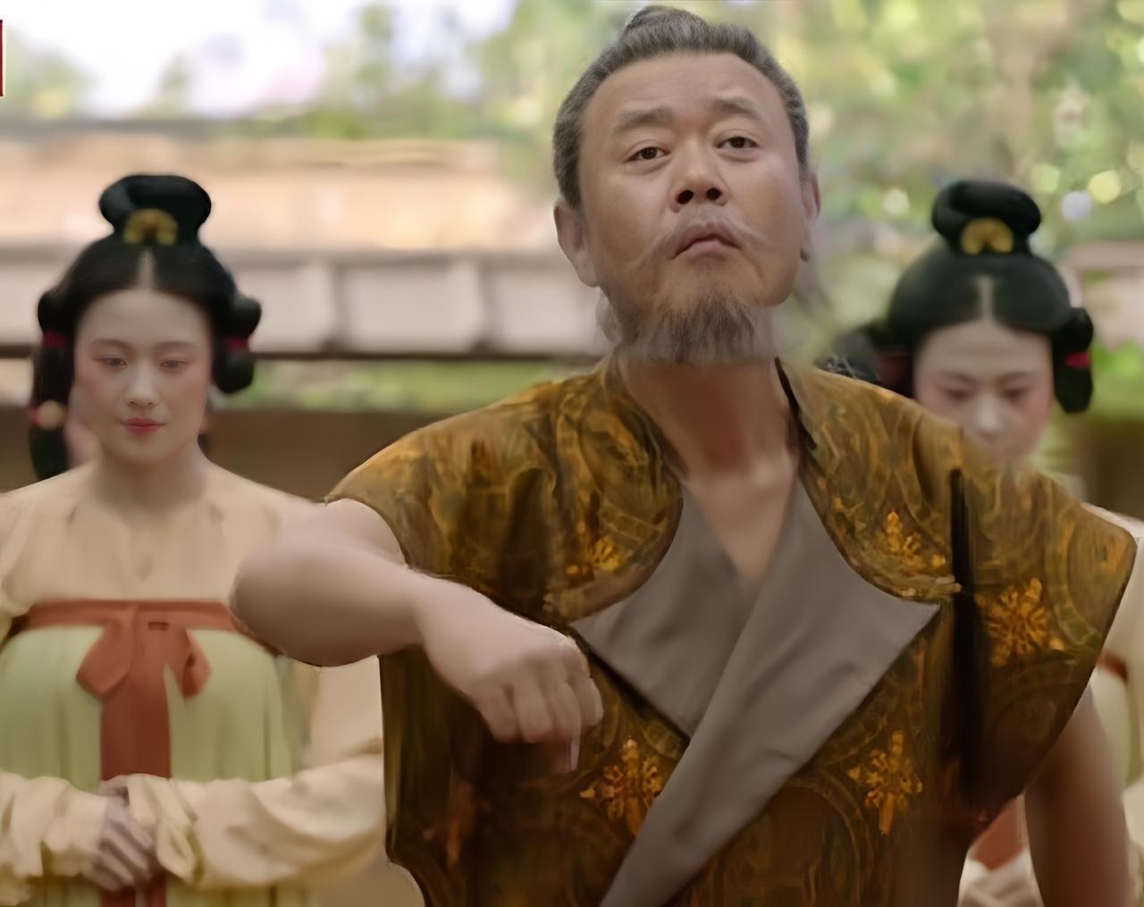 《长安的荔枝》，演得最好的5个角色：第一名：何有光。表面装疯卖傻，实则心狠手辣