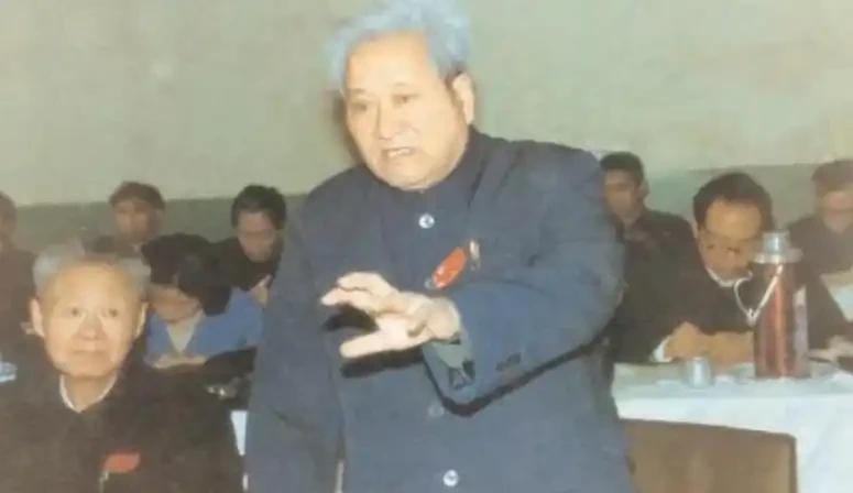 “黄河清是罪，是违反自然规律的！”，1955年，中国著名的水利专家黄万里强烈反对