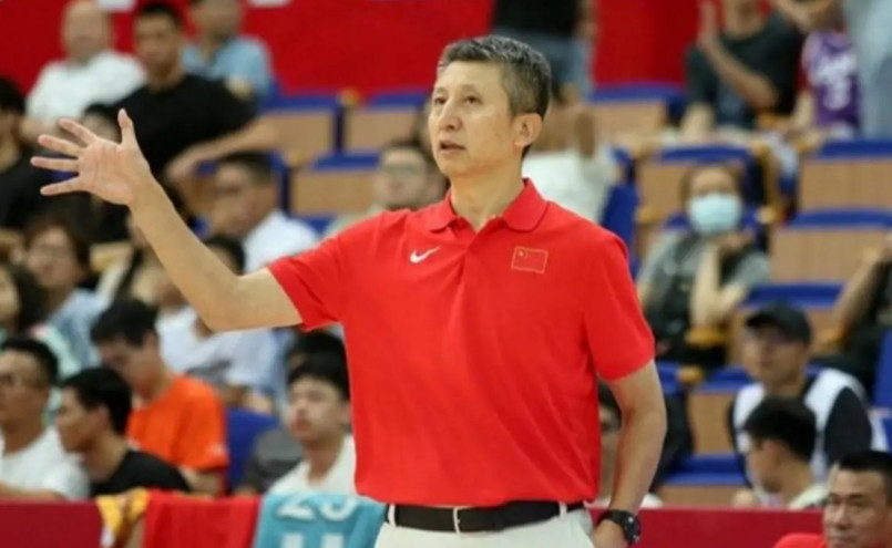 早上9点！郭士强带14人前往日本，赵继伟胡明轩领衔，徐杰、程帅澎等7人无缘今