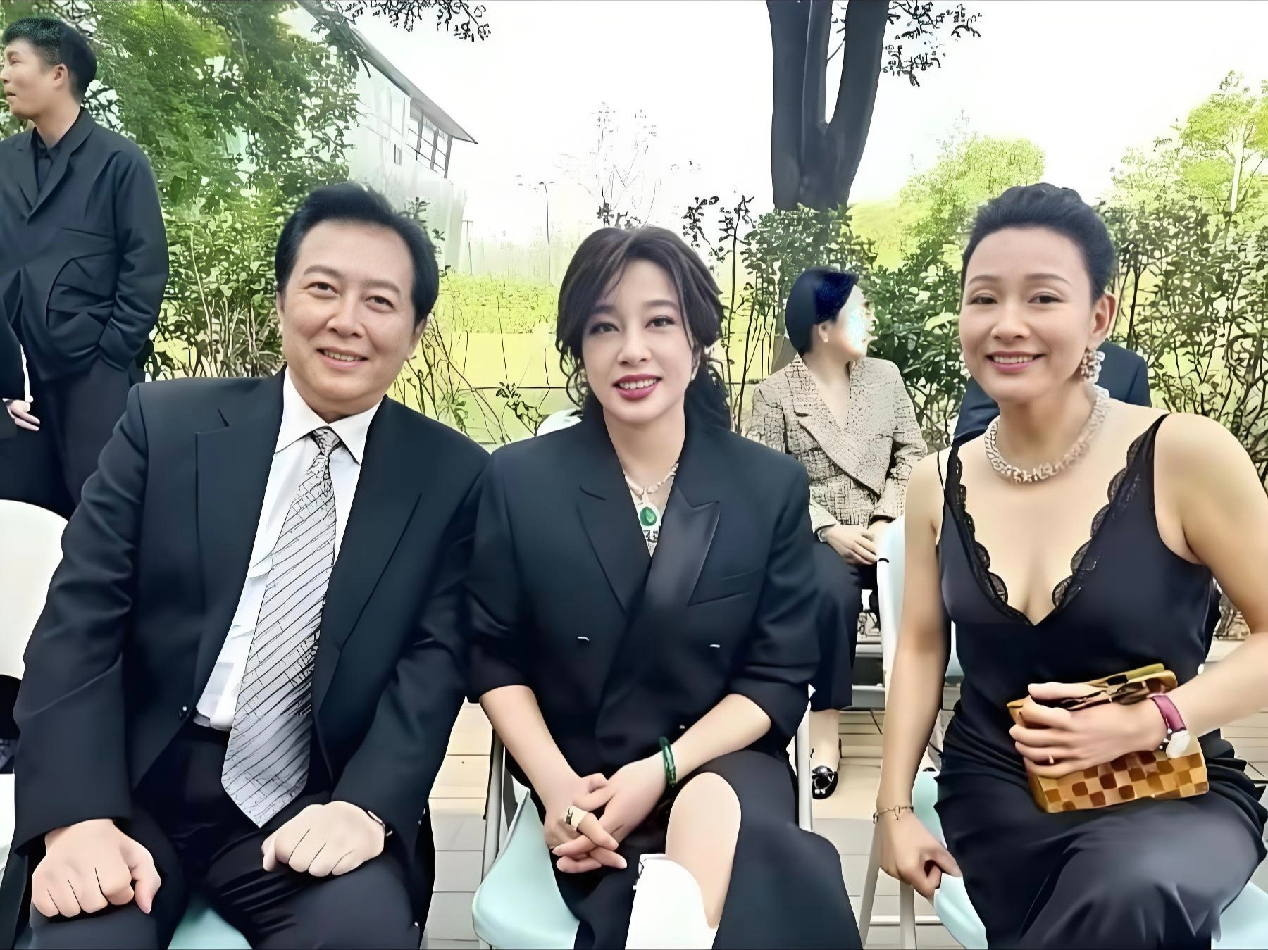 万万没想到，当年这三个青涩的小年轻，如今都成了德高望重的老艺术家。