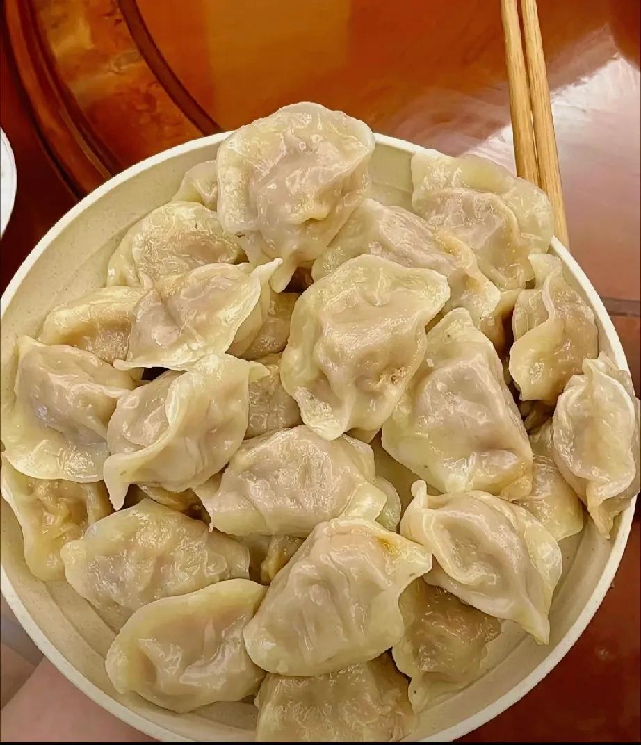 我一南方朋友说他能吃完这盘饺子。南方的朋友是真的吗？
