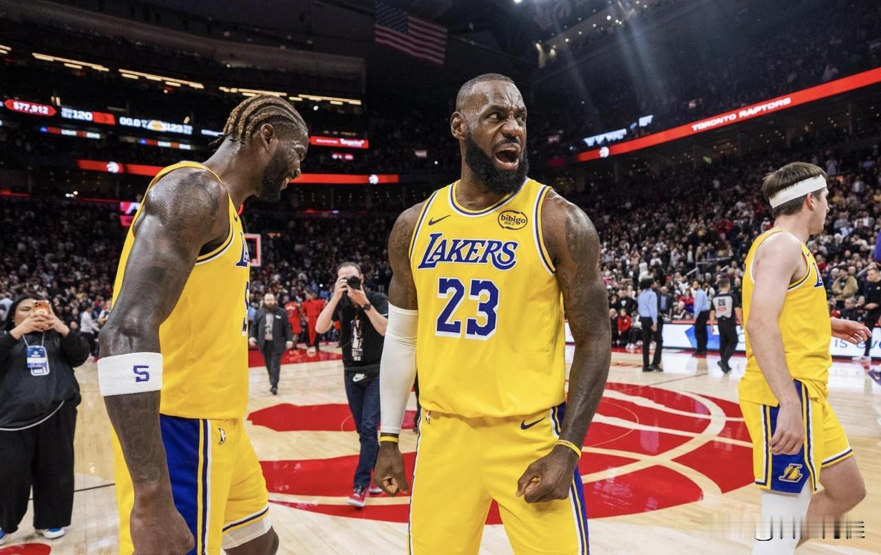 连续七场场均46分钟的时间，最后疲劳拼断跟腱。2011年保罗处于巅峰，科比处于巅