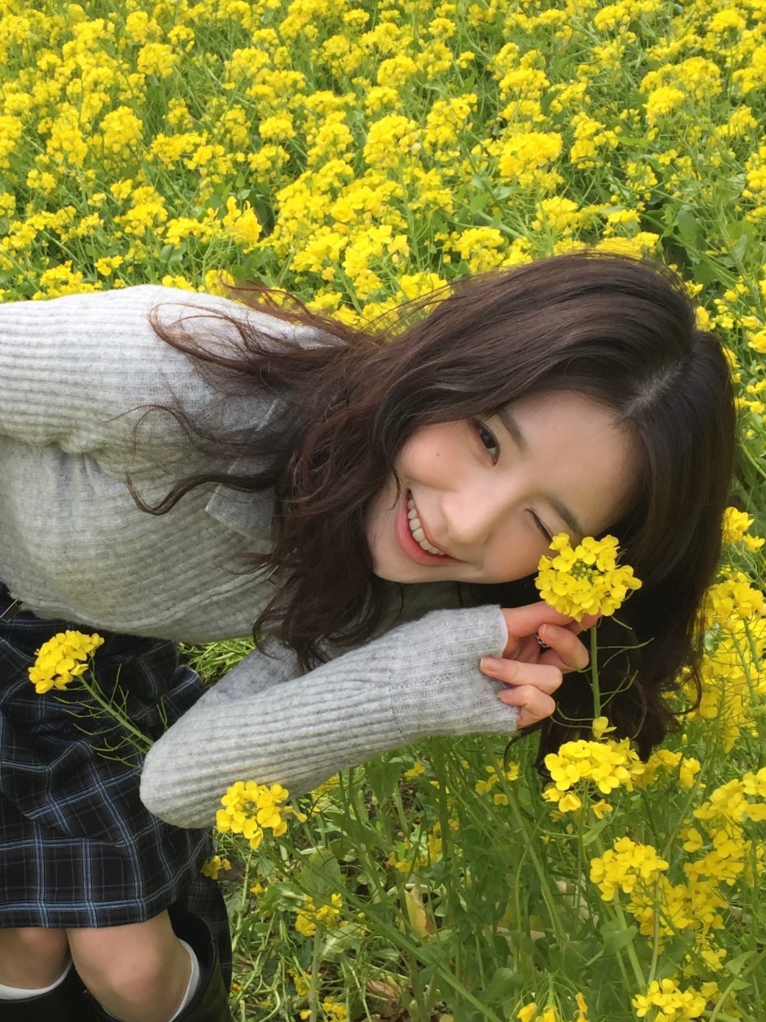 260313Heejin田姬振在济州岛的油菜花田🌼