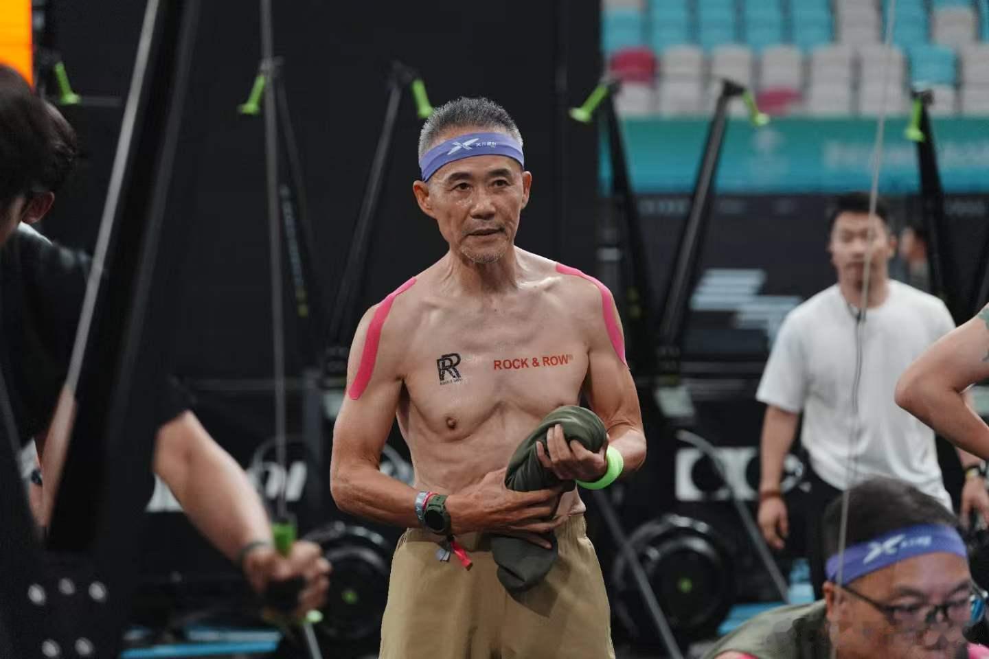 王石再战hyrox男子双人组75岁的王石再度出战HYROX男子双人组，挑战8公里