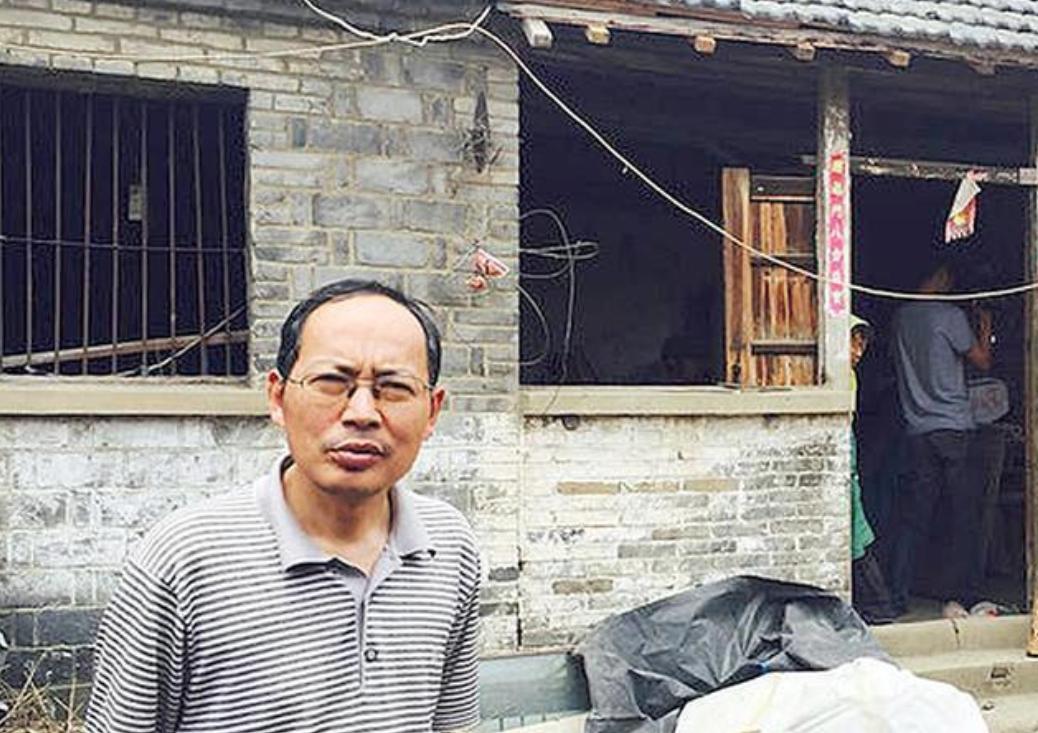 🌞1980年，16岁的刘汉清被哈工大录取，全镇人敲锣打鼓欢送，如今62岁靠