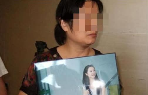 2011年，21岁选美冠军杨晓丹和男友被歹徒绑架，男友被活活打死，杨晓丹苦苦哀求