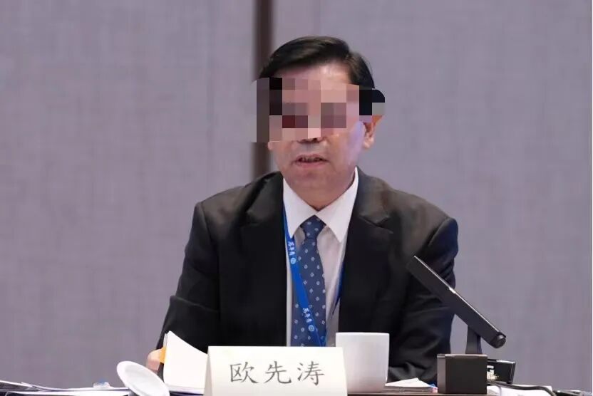 网传东航空姐下跪事件乘客为上市公司董事长? 万年青回应