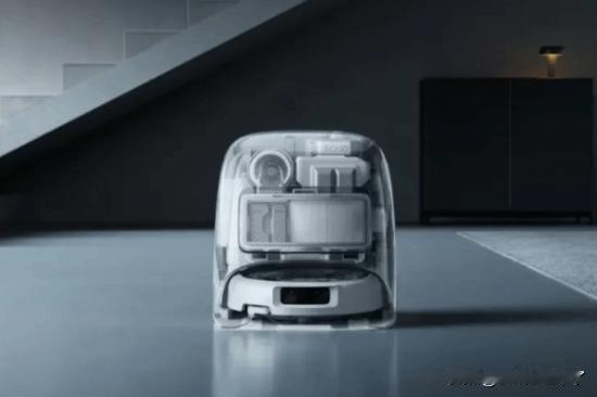 大疆推出的首款扫地机器人DJIRomo，凭借极具辨识度的透明外观设计在市场中脱