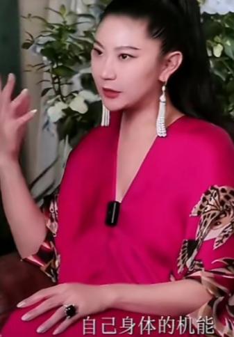 谢贤前女友CoCo，直播时爆料：和谢贤分手的导火索是一次爬山，他自己身体的机能，
