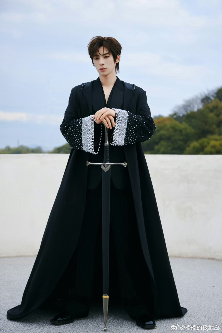 刘涛说颜安现在好火从无限超越班到遍地广告牌，颜安的火有目共睹！连刘涛都感慨，街