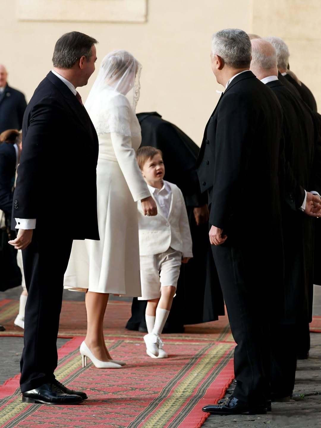 卢森堡王室🇱🇺1月23日，纪尧姆大公和大公夫人斯蒂芬妮带着夏尔王储、弗朗索