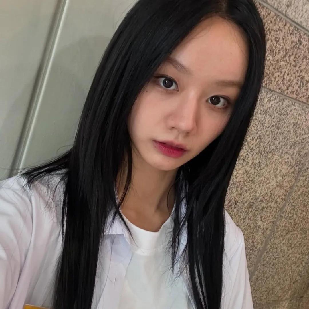 李惠利新恋情：演员恋爱，何来奇怪之说？近日，李惠利新恋情曝光，部分网友却对此