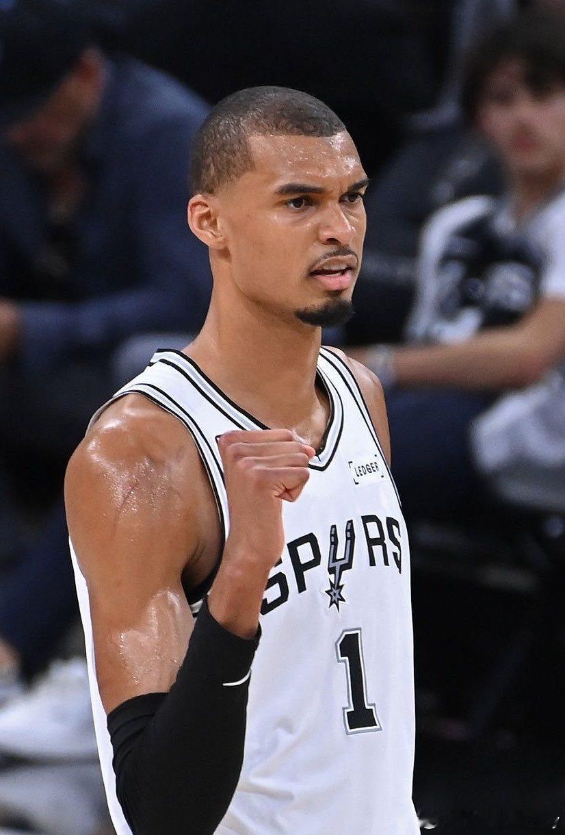 HoopsHype评选NBA现役15大中锋，铂金在列：1.文班亚马2.约基奇3.唐斯4.申京5.霍姆