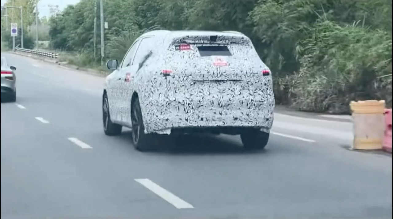 如果仔细看问界M7的价格Max版还是需要31.98万起，在30万以下留下了Pro