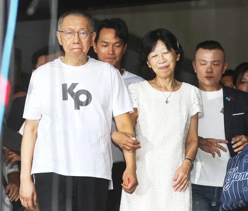 柯文哲在里面受了多少委屈？他老婆陈佩琪大爆料其中的委屈包括给柯文哲饭就像给