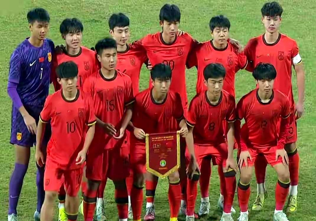 1米92的高中生，8场轰进14球。国字号球队的秘密武器，竟是被日本教练从替补席捡