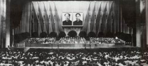 1976年，华国锋在大会上宣布:“根据伟大领袖毛主席的生前安排，增选邓颖超同志为