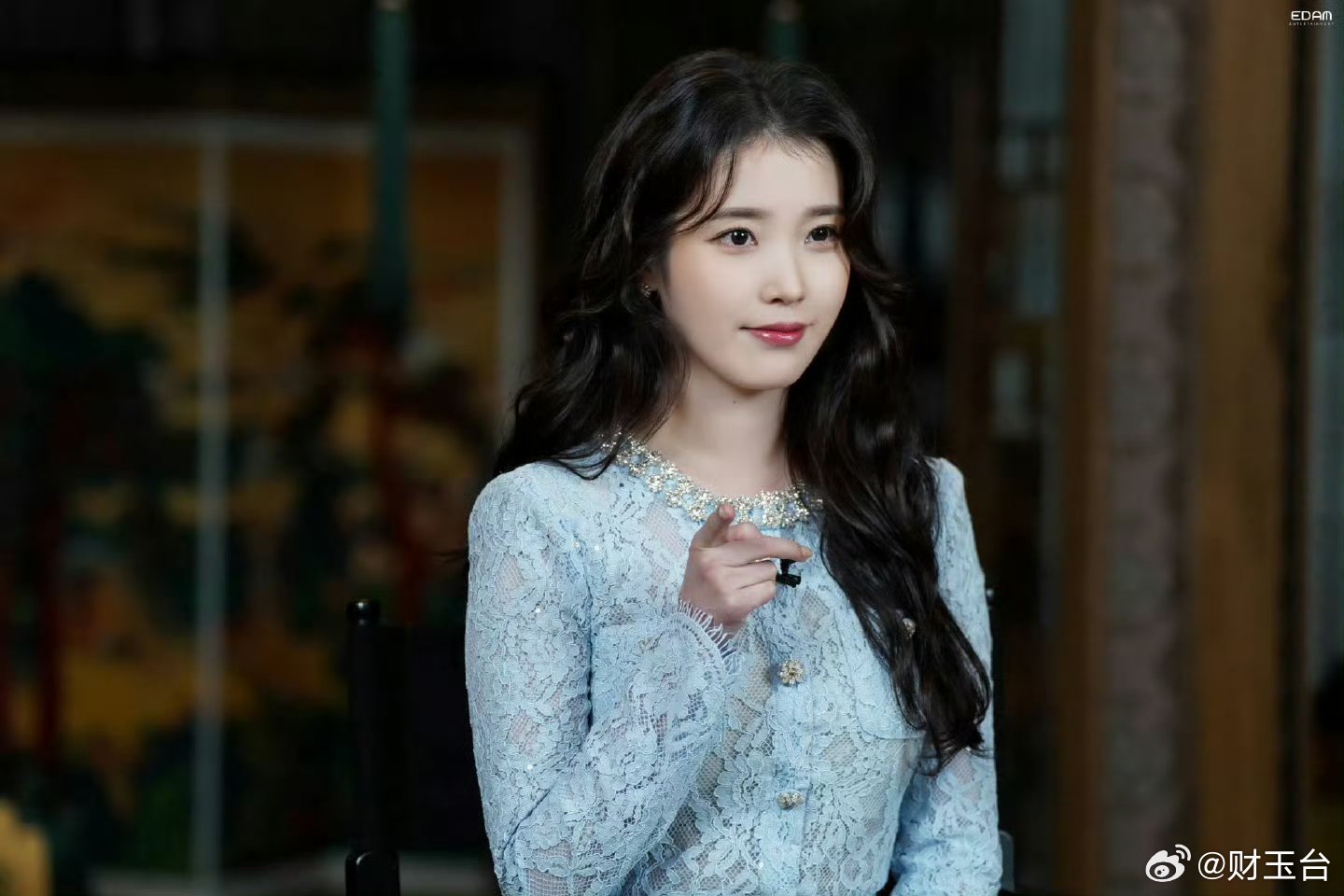 曝IU李钟硕分手感情的事咱不多评判，明星也是普通人，聚散离合都正常。不管消息真