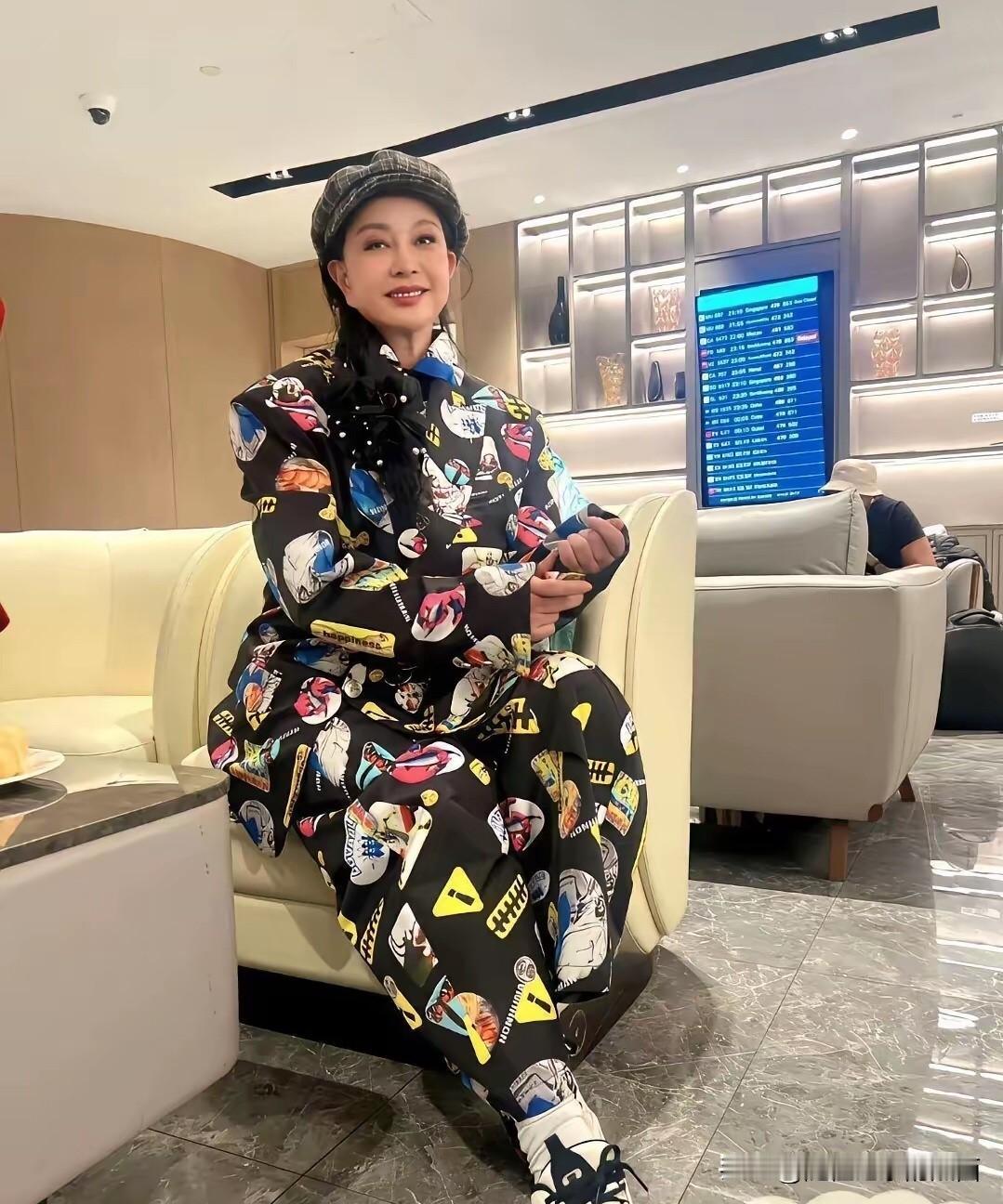 70多岁的刘晓庆真的是个谜，感觉这个年龄的人很多都是老奶奶的形象了，可她却还那么