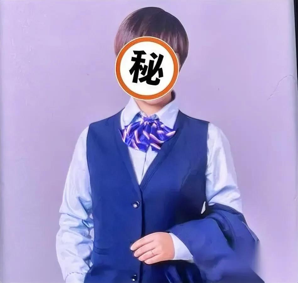 那个总笑的理财经理死了。死在自家佛堂里。可她带走的，是十几个家庭的命。