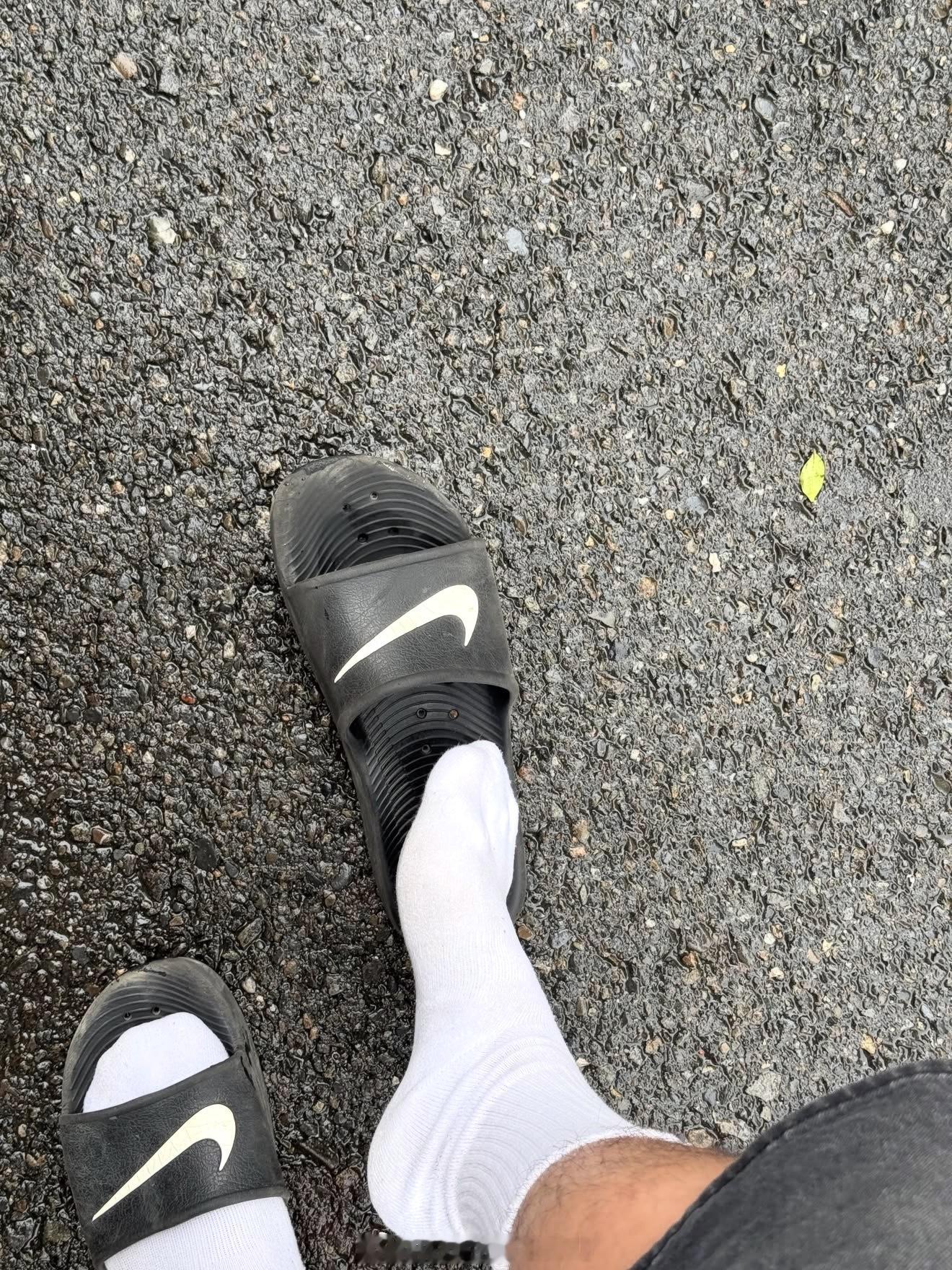 周1️⃣拖鞋的这种孔起到什么作用？