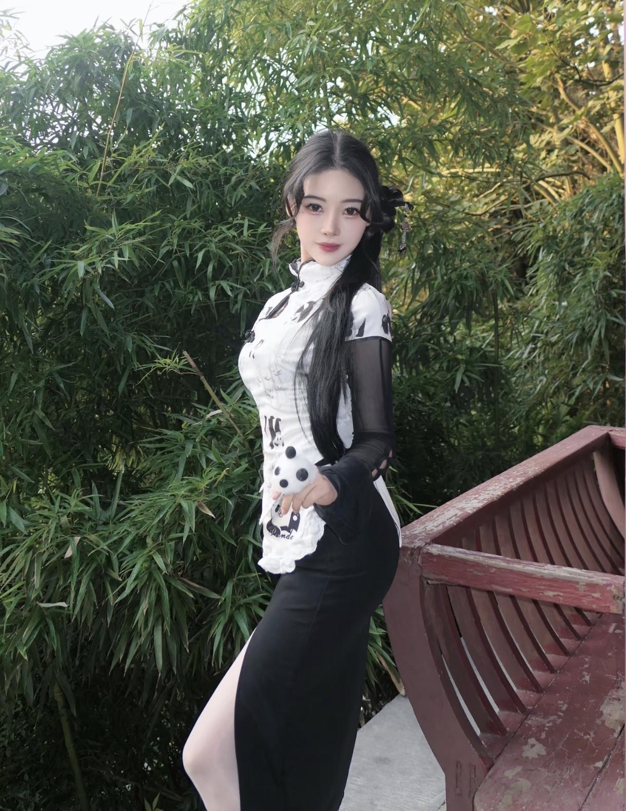 今天天空美嘛晒图笔记大赛漂亮迷人的旗袍上了年纪的女人怎么穿搭才好穿着旗袍上街