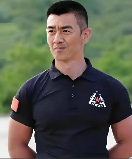 2004年，演员任天野突然接到大11岁继母的电话：“天野，我怀了你爸的宝宝。他却