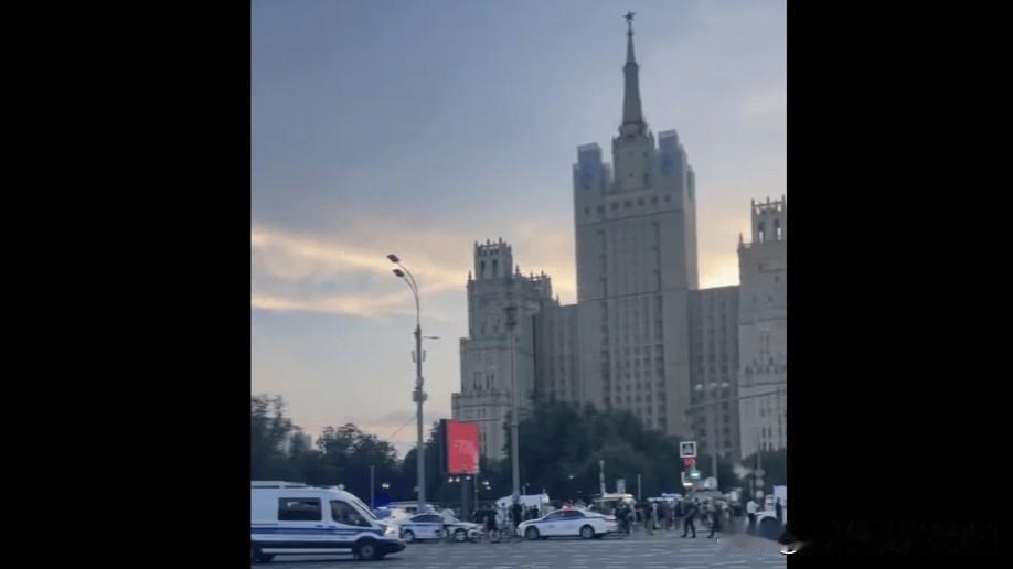 莫斯科市中心发生爆炸：有人将炸弹带入有多名高官在场的餐厅莫斯科市中心的巴尔